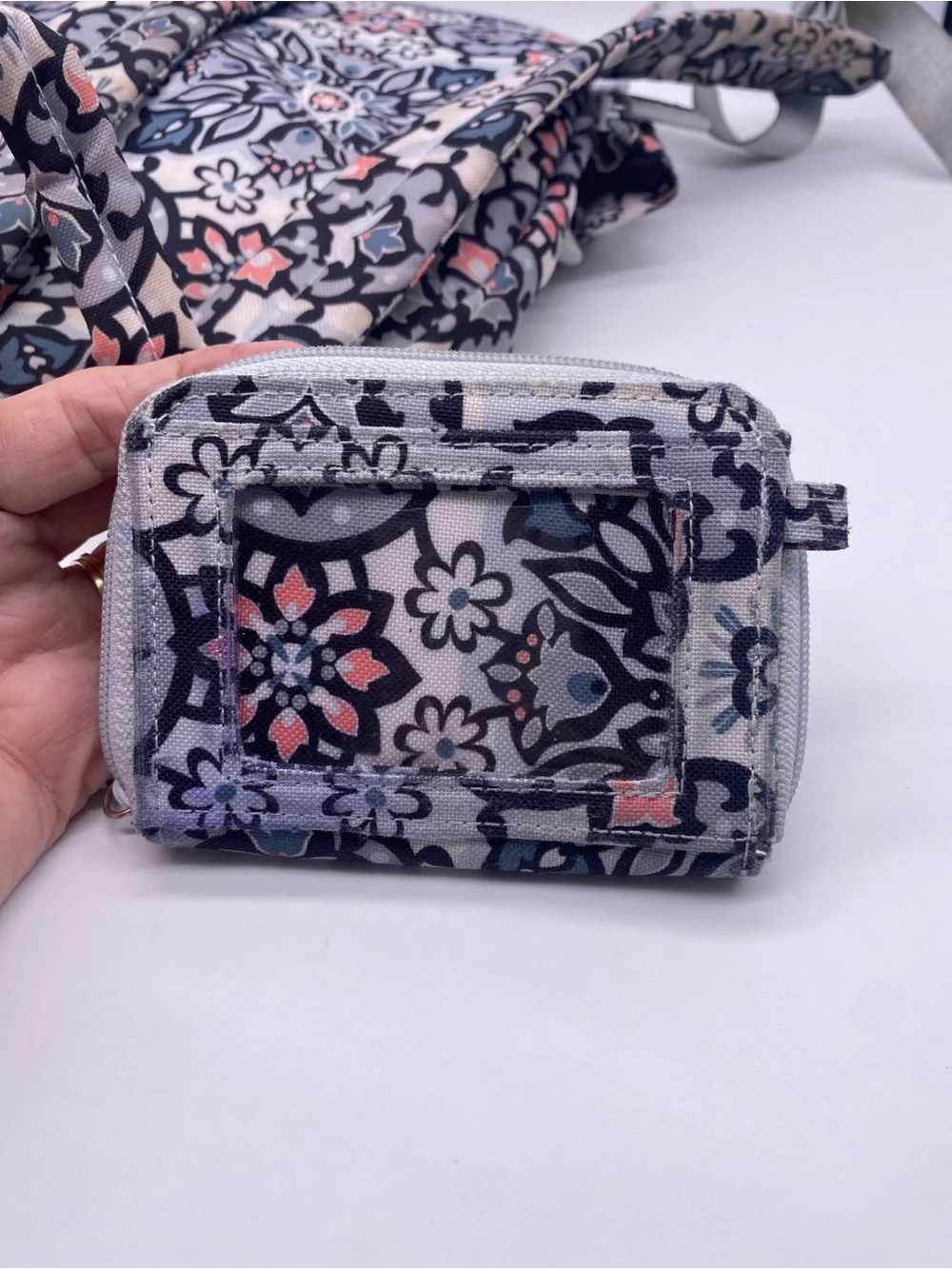 Vera Bradley easy main